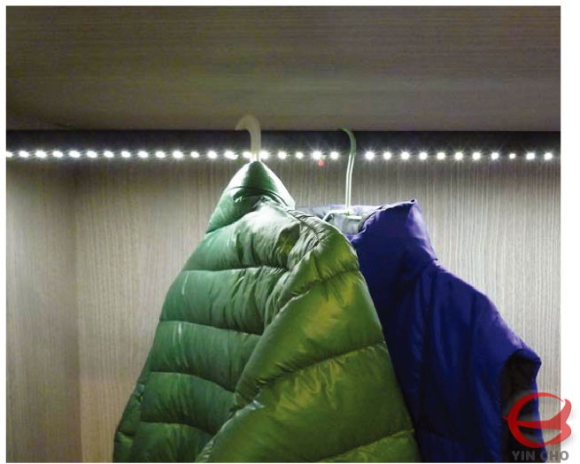 瀅州實業有限公司YINCHO進發五金霧黑色LED吊衣桿燈衣櫥系列吊衣桿系列